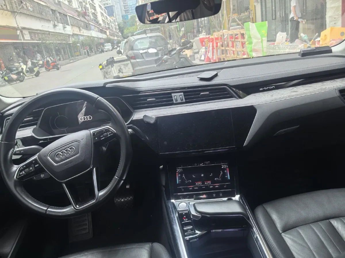 2019 Audi e-tron 2AT BEV 95KWH,autocango,china used car exporter,china ev exporter,chinese used car exporter,chinese used ev exporter