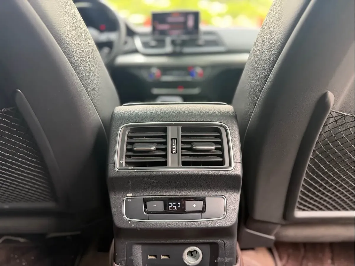 2020 Audi Q5L 2.0T 190HP L4 7DCT,autocango,china used car exporter,china ev exporter,chinese used car exporter,chinese used ev exporter