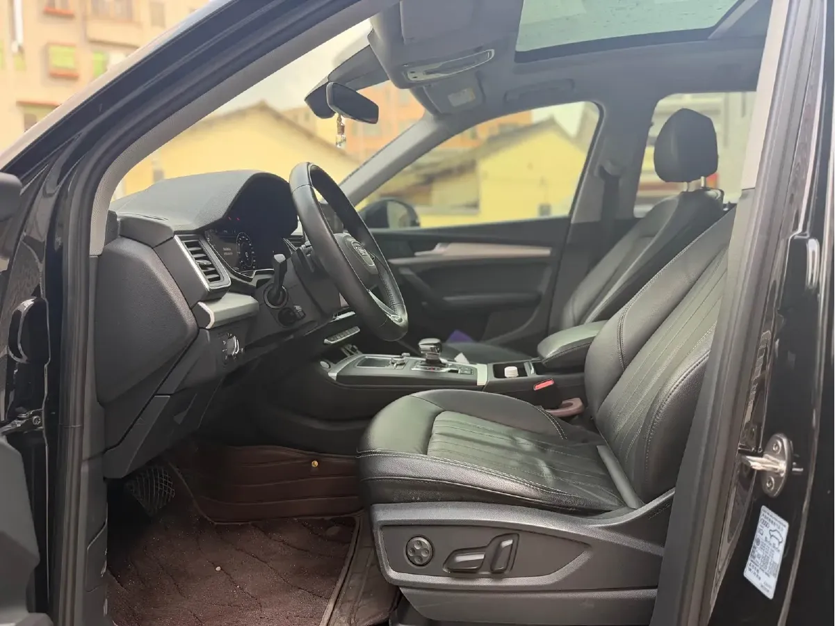 2020 Audi Q5L 2.0T 190HP L4 7DCT,autocango,china used car exporter,china ev exporter,chinese used car exporter,chinese used ev exporter