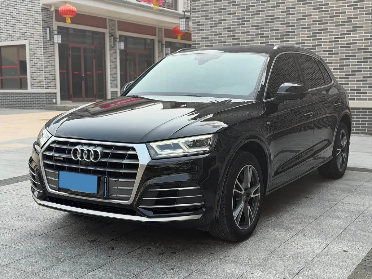 2020 Audi Q5L 2.0T 190HP L4 7DCT,autocango,china used car exporter,china ev exporter,chinese used car exporter,chinese used ev exporter