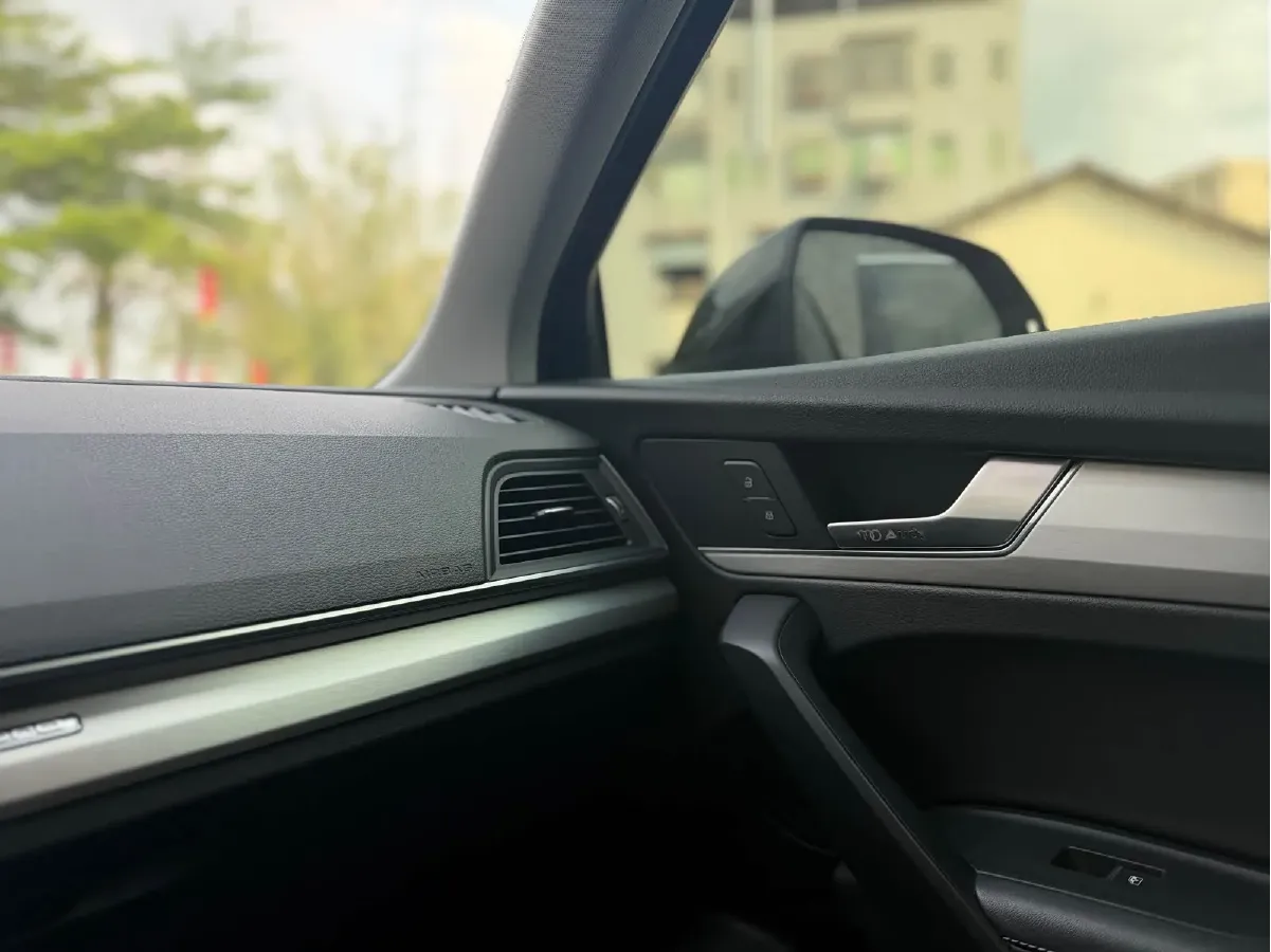 2020 Audi Q5L 2.0T 190HP L4 7DCT,autocango,china used car exporter,china ev exporter,chinese used car exporter,chinese used ev exporter