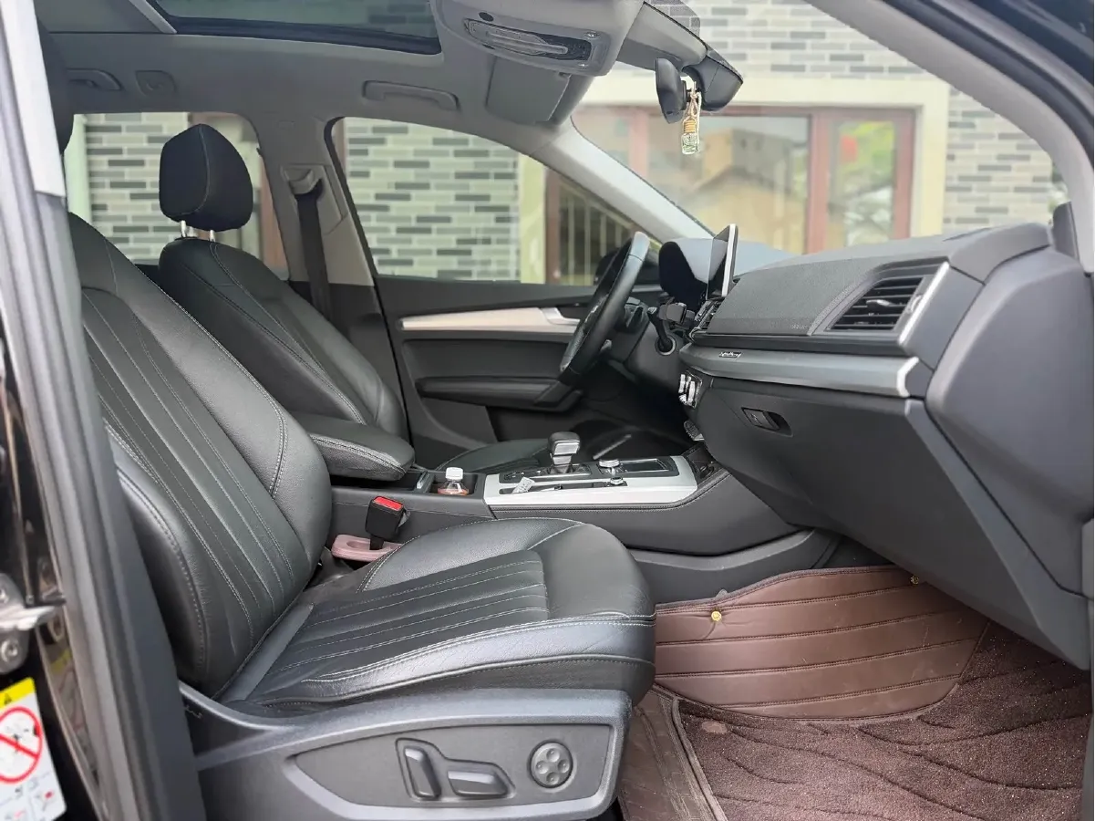 2020 Audi Q5L 2.0T 190HP L4 7DCT,autocango,china used car exporter,china ev exporter,chinese used car exporter,chinese used ev exporter