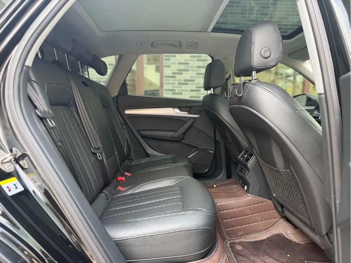 2020 Audi Q5L 2.0T 190HP L4 7DCT,autocango,china used car exporter,china ev exporter,chinese used car exporter,chinese used ev exporter