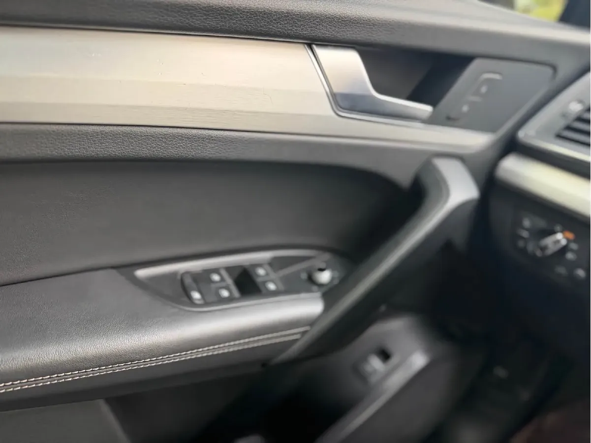 2020 Audi Q5L 2.0T 190HP L4 7DCT,autocango,china used car exporter,china ev exporter,chinese used car exporter,chinese used ev exporter