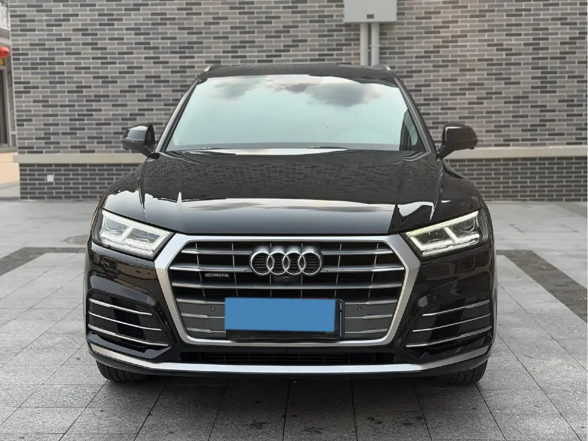 2020 Audi Q5L 2.0T 190HP L4 7DCT,autocango,china used car exporter,china ev exporter,chinese used car exporter,chinese used ev exporter