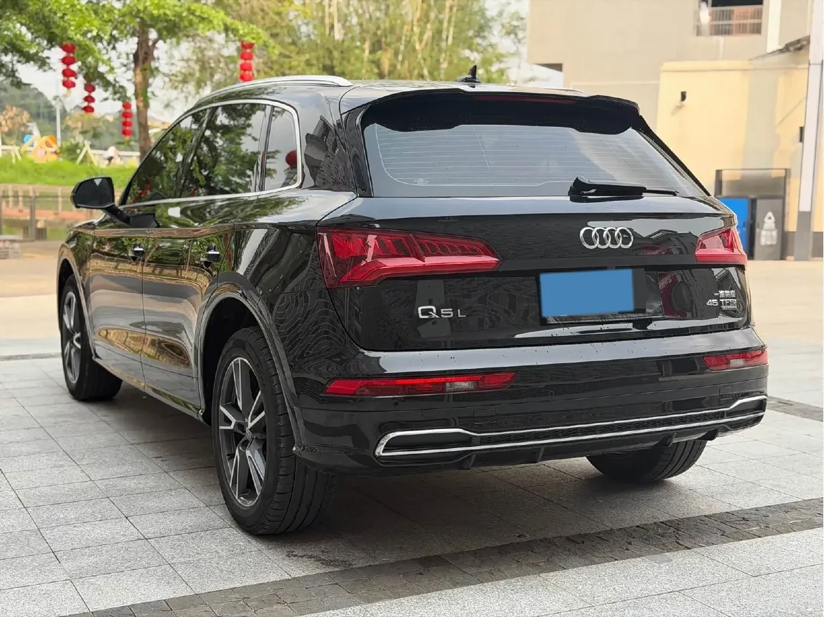 2020 Audi Q5L 2.0T 190HP L4 7DCT,autocango,china used car exporter,china ev exporter,chinese used car exporter,chinese used ev exporter
