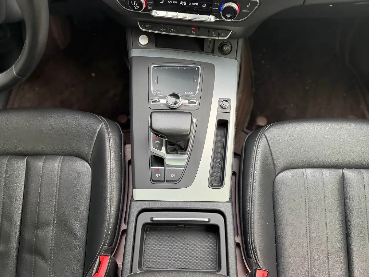 2020 Audi Q5L 2.0T 190HP L4 7DCT,autocango,china used car exporter,china ev exporter,chinese used car exporter,chinese used ev exporter