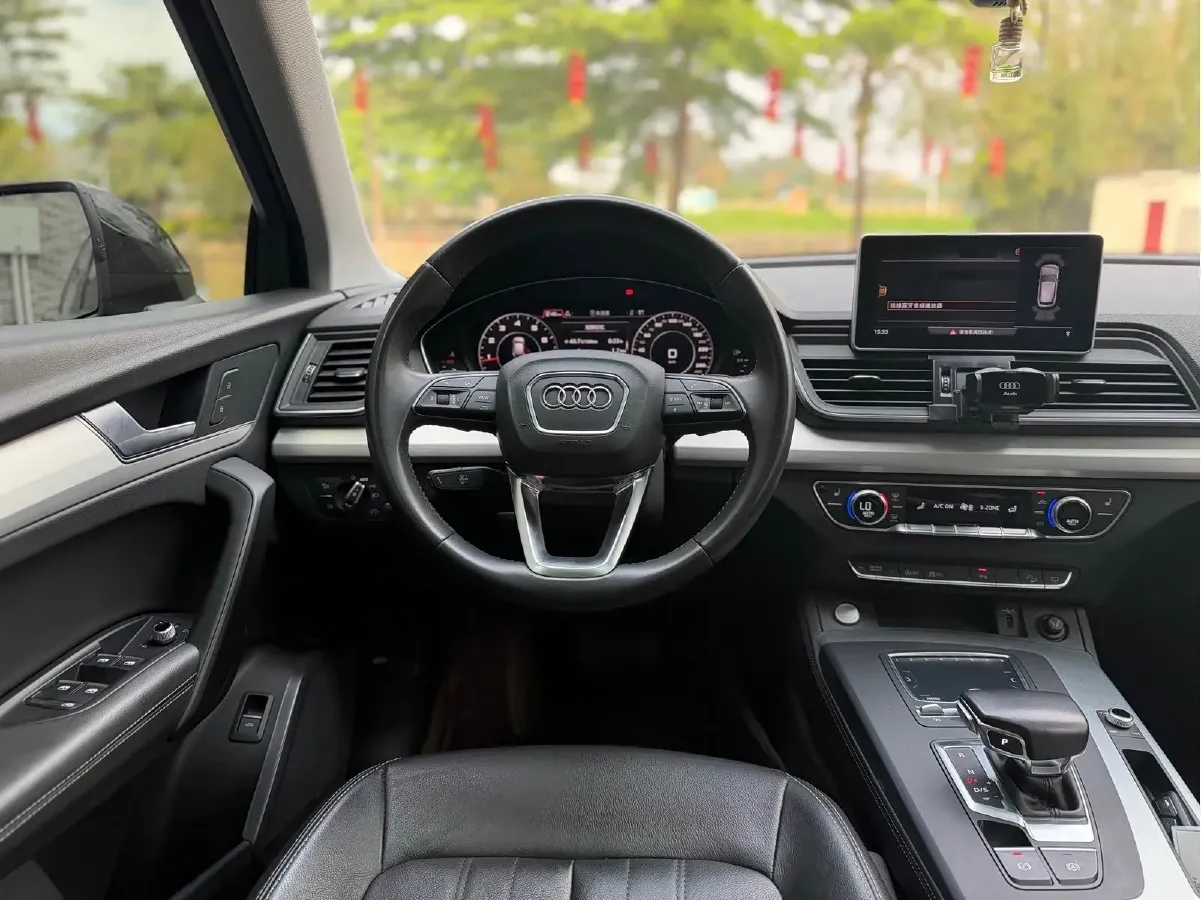 2020 Audi Q5L 2.0T 190HP L4 7DCT,autocango,china used car exporter,china ev exporter,chinese used car exporter,chinese used ev exporter