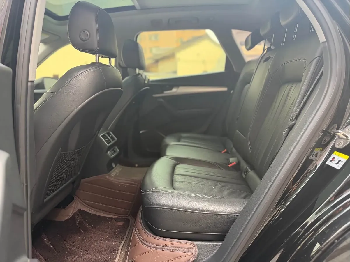 2020 Audi Q5L 2.0T 190HP L4 7DCT,autocango,china used car exporter,china ev exporter,chinese used car exporter,chinese used ev exporter