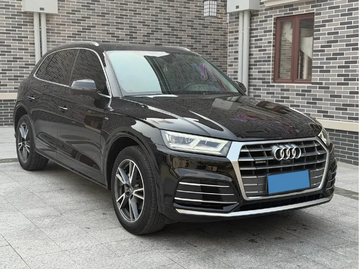 2020 Audi Q5L 2.0T 190HP L4 7DCT,autocango,china used car exporter,china ev exporter,chinese used car exporter,chinese used ev exporter
