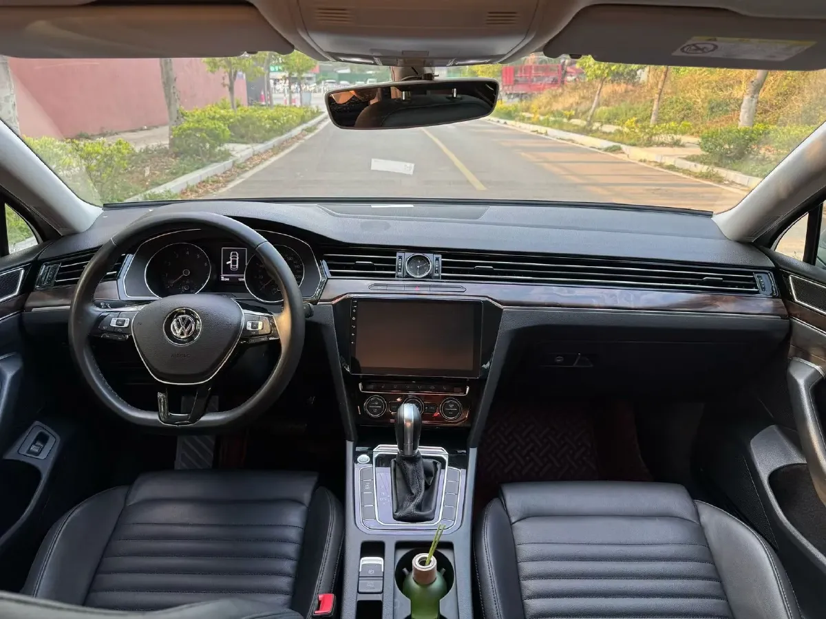 2018 Volkswagen Magotan 2.0T 220HP L4 7DCT,autocango,china used car exporter,china ev exporter,chinese used car exporter,chinese used ev exporter