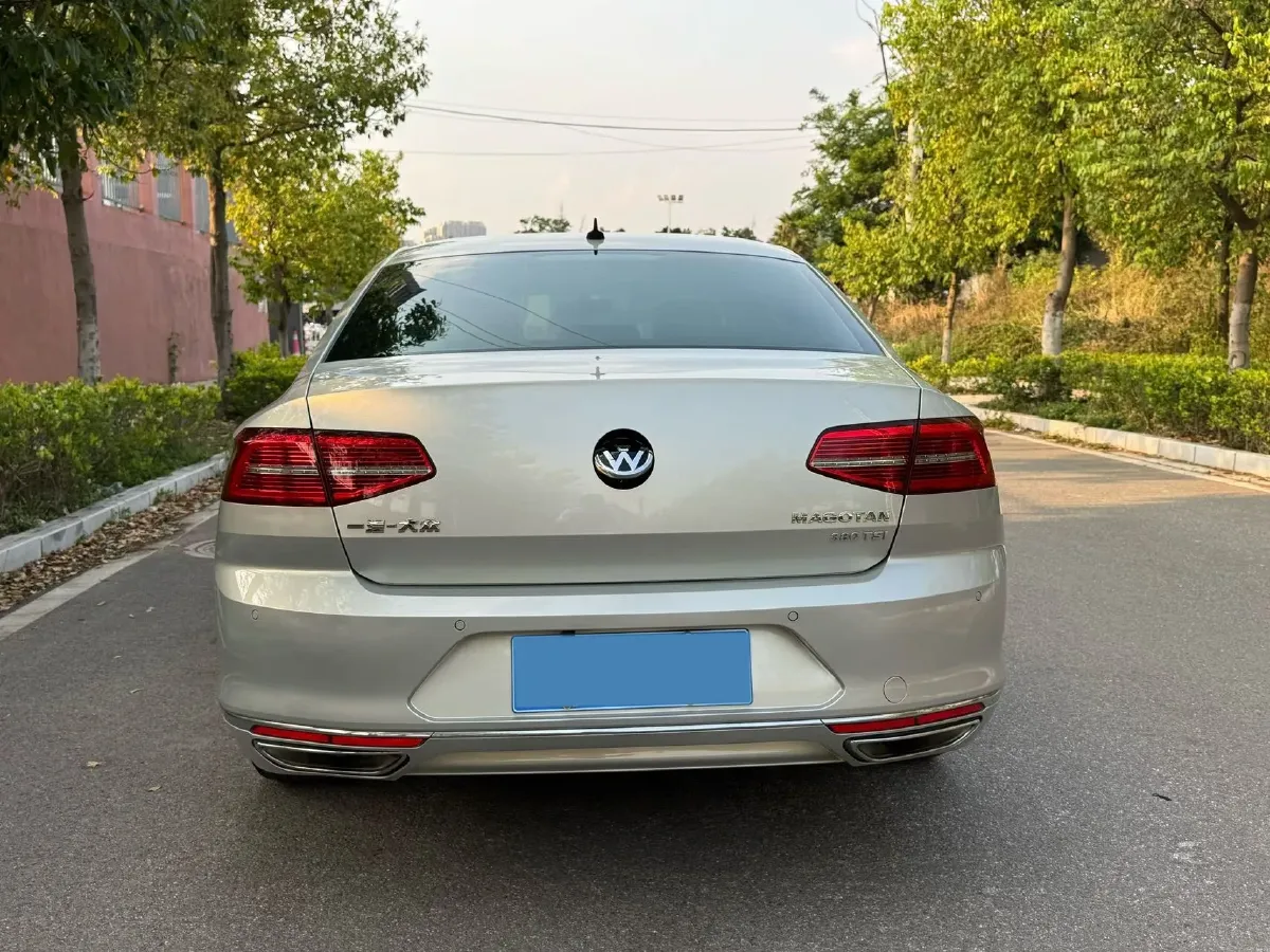 2018 Volkswagen Magotan 2.0T 220HP L4 7DCT,autocango,china used car exporter,china ev exporter,chinese used car exporter,chinese used ev exporter