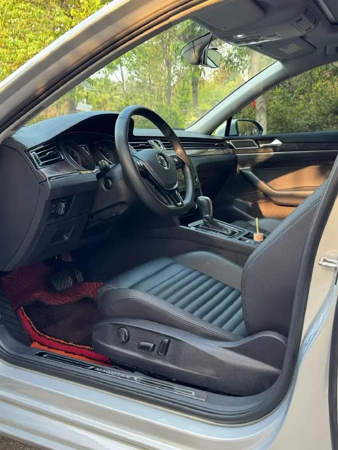 2018 Volkswagen Magotan 2.0T 220HP L4 7DCT,autocango,china used car exporter,china ev exporter,chinese used car exporter,chinese used ev exporter