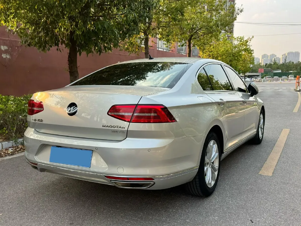 2018 Volkswagen Magotan 2.0T 220HP L4 7DCT,autocango,china used car exporter,china ev exporter,chinese used car exporter,chinese used ev exporter