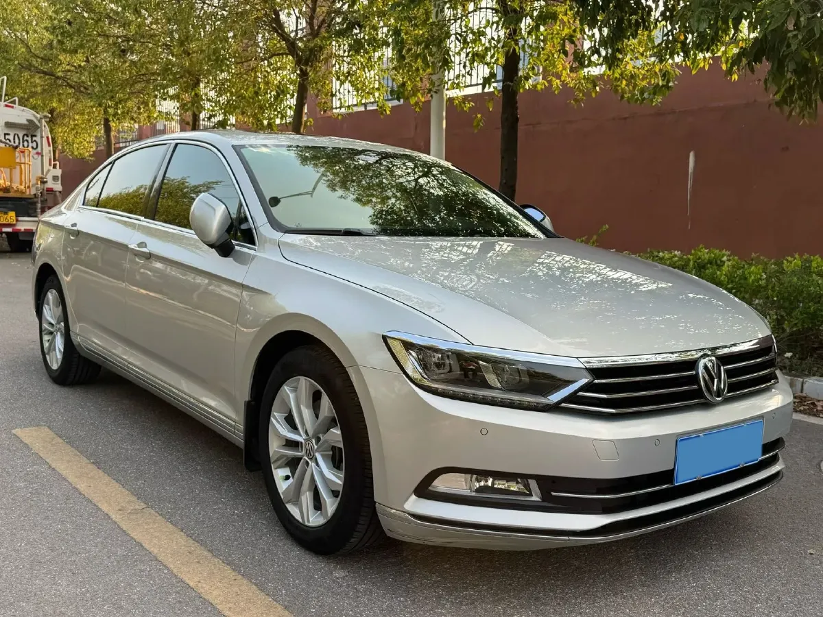 2018 Volkswagen Magotan 2.0T 220HP L4 7DCT,autocango,china used car exporter,china ev exporter,chinese used car exporter,chinese used ev exporter