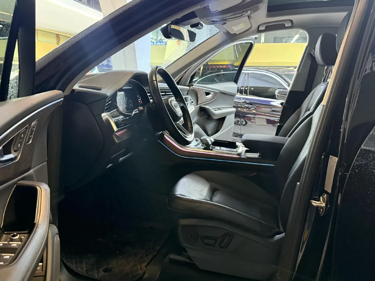 2023 Audi Q7 2.0T 265HP L4 8AT,autocango,china used car exporter,china ev exporter,chinese used car exporter,chinese used ev exporter