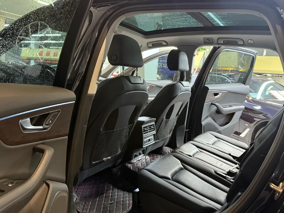 2023 Audi Q7 2.0T 265HP L4 8AT,autocango,china used car exporter,china ev exporter,chinese used car exporter,chinese used ev exporter