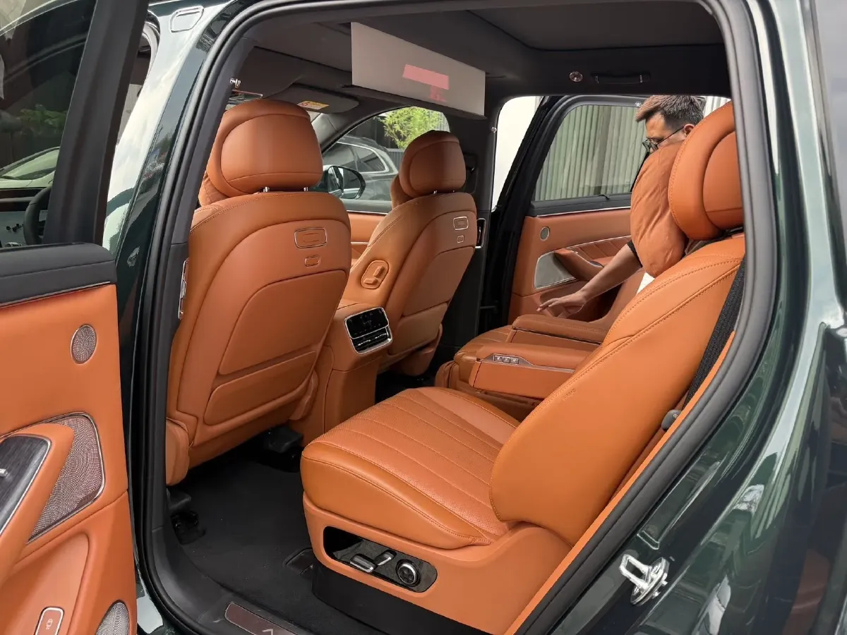 2025 AITO AITO M8 REEV 160HP REEV 53.4KWH,autocango,china used car exporter,china ev exporter,chinese used car exporter,chinese used ev exporter