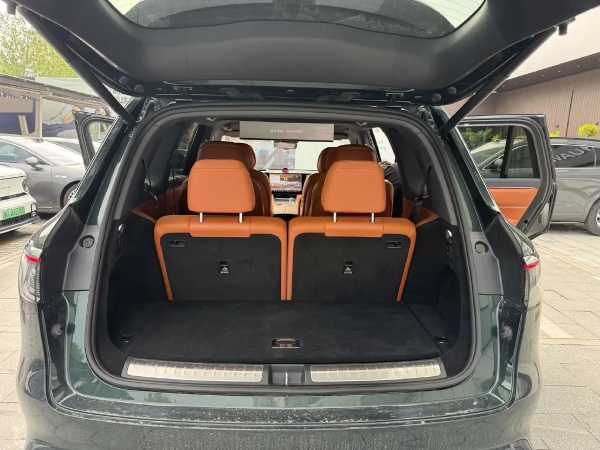 2025 AITO AITO M8 REEV 160HP REEV 53.4KWH,autocango,china used car exporter,china ev exporter,chinese used car exporter,chinese used ev exporter