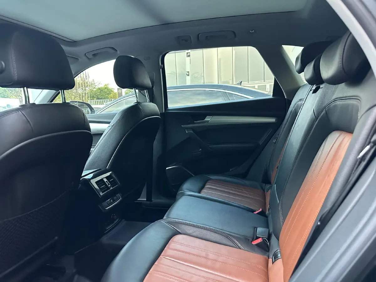 2020 Audi Q5L 2.0T 190HP L4 7DCT,autocango,china used car exporter,china ev exporter,chinese used car exporter,chinese used ev exporter