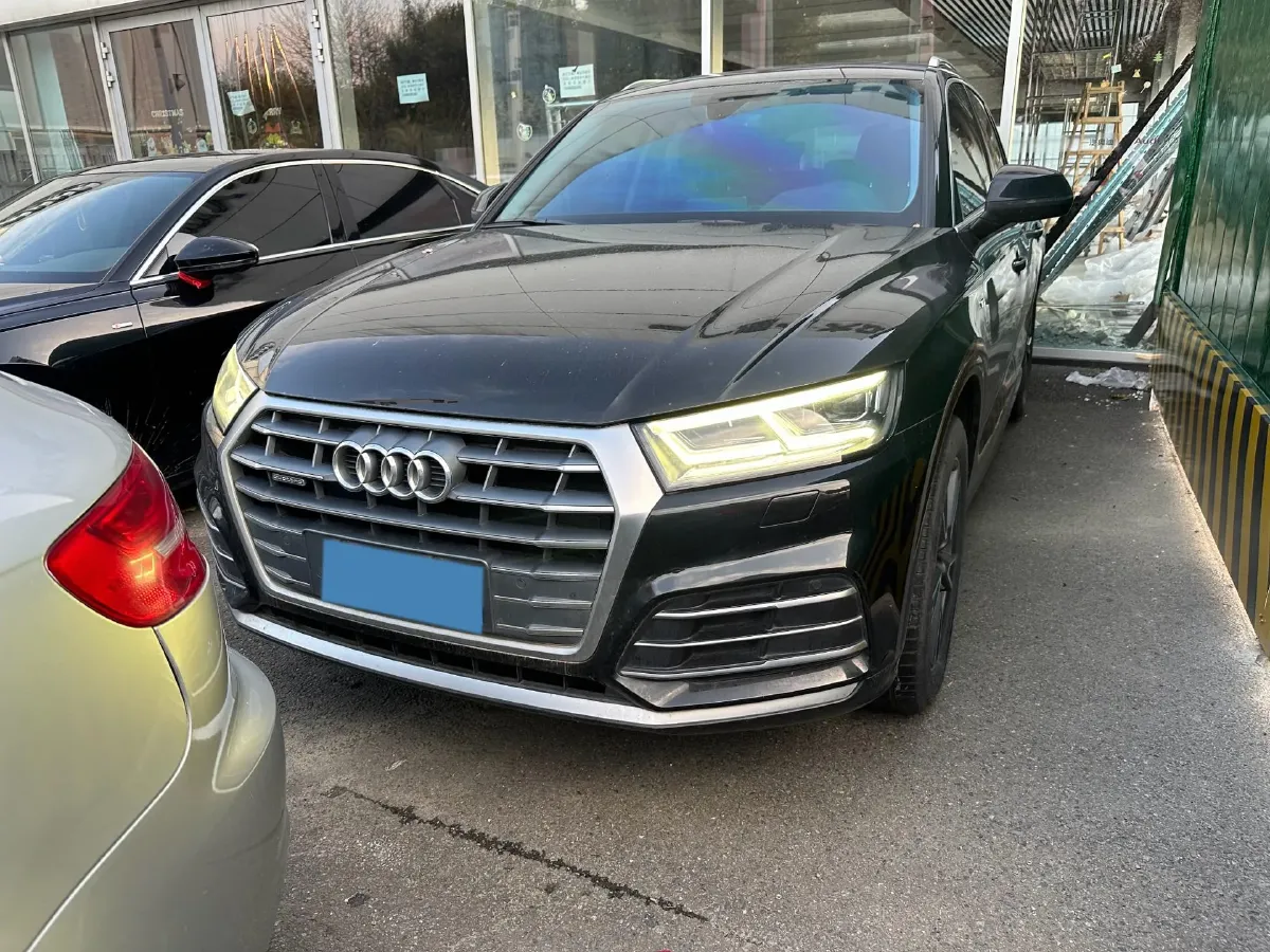 2020 Audi Q5L 2.0T 190HP L4 7DCT,autocango,china used car exporter,china ev exporter,chinese used car exporter,chinese used ev exporter