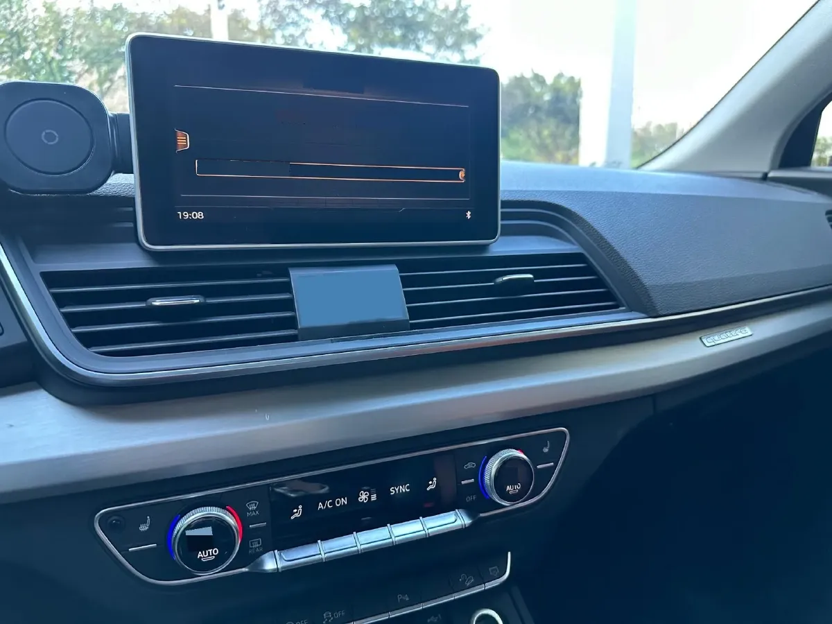 2020 Audi Q5L 2.0T 190HP L4 7DCT,autocango,china used car exporter,china ev exporter,chinese used car exporter,chinese used ev exporter