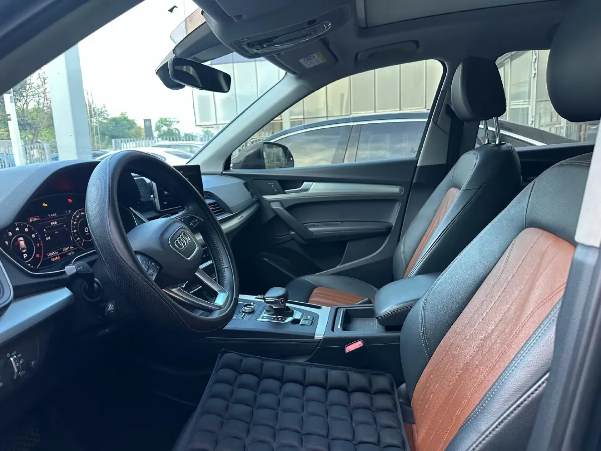 2020 Audi Q5L 2.0T 190HP L4 7DCT,autocango,china used car exporter,china ev exporter,chinese used car exporter,chinese used ev exporter