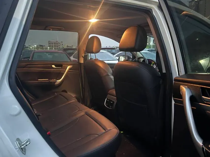 2019 Haval M6 1.5T 150HP L4 7DCT,autocango,china used car exporter,china ev exporter,chinese used car exporter,chinese used ev exporter