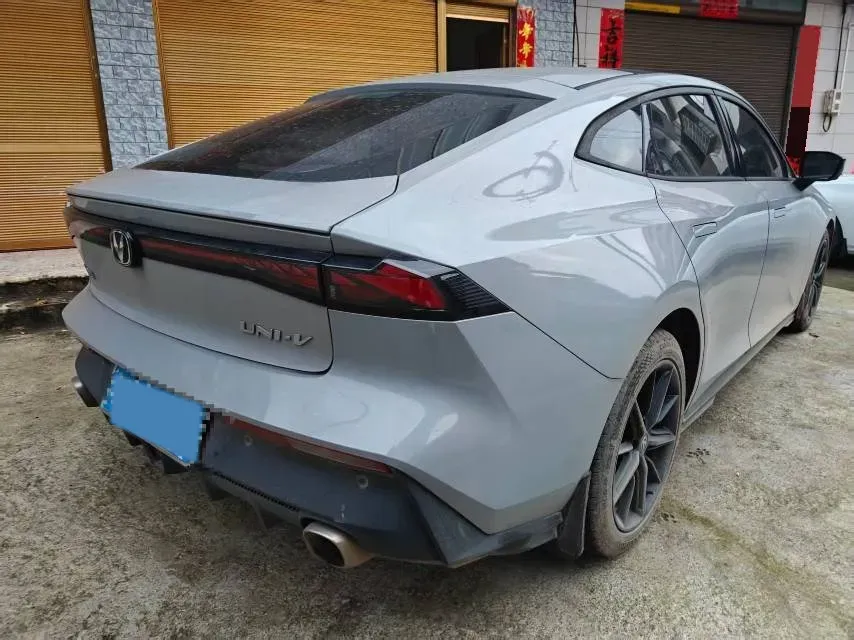 2022 ChangAn UNI-V 1.5T 188HP L4 7DCT,autocango,china used car exporter,china ev exporter,chinese used car exporter,chinese used ev exporter