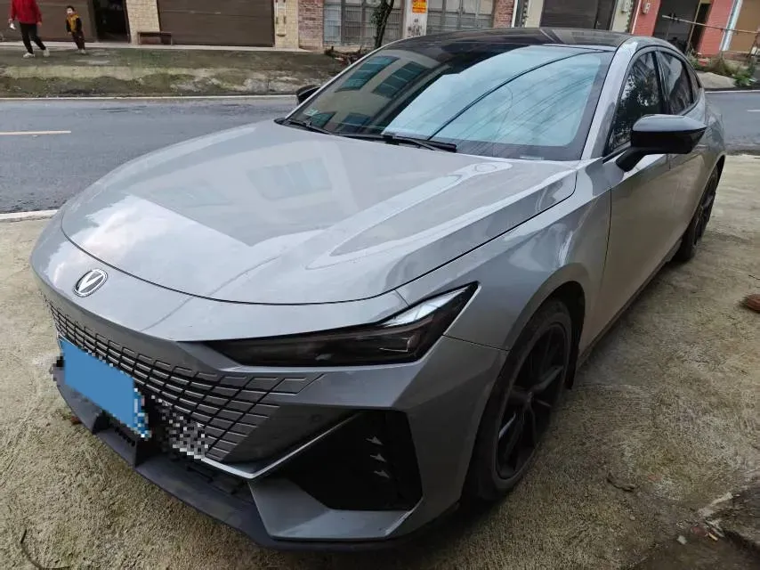 2022 ChangAn UNI-V 1.5T 188HP L4 7DCT,autocango,china used car exporter,china ev exporter,chinese used car exporter,chinese used ev exporter