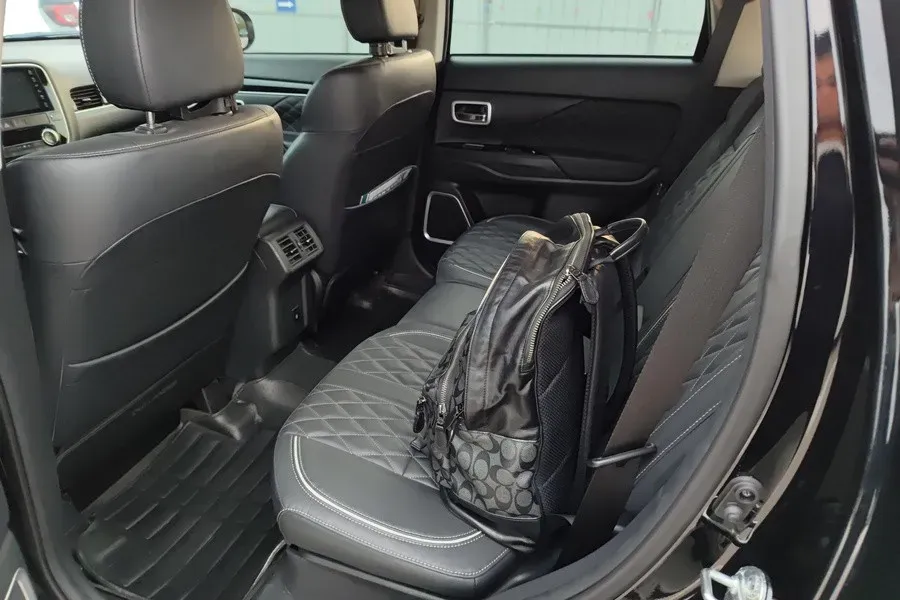 2021 Mitsubishi Outlander 2.4L 192HP L4 CVT,autocango,china used car exporter,china ev exporter,chinese used car exporter,chinese used ev exporter