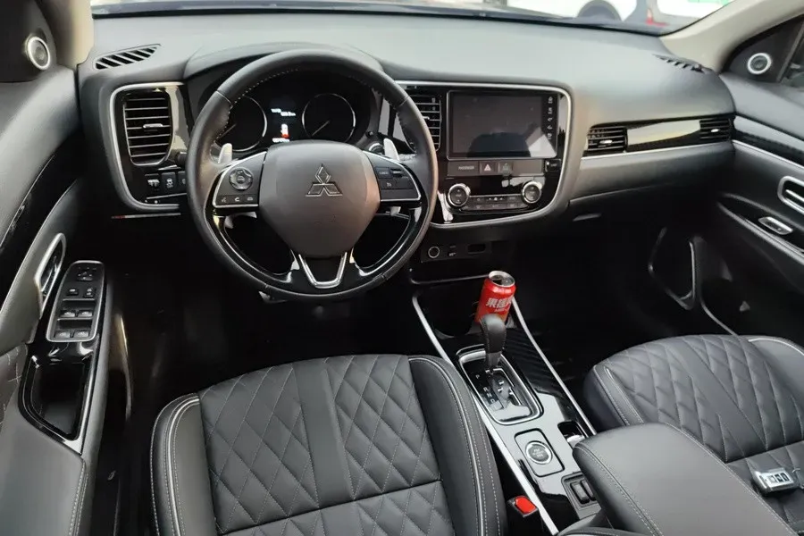 2021 Mitsubishi Outlander 2.4L 192HP L4 CVT,autocango,china used car exporter,china ev exporter,chinese used car exporter,chinese used ev exporter