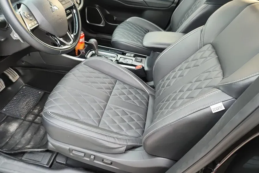 2021 Mitsubishi Outlander 2.4L 192HP L4 CVT,autocango,china used car exporter,china ev exporter,chinese used car exporter,chinese used ev exporter