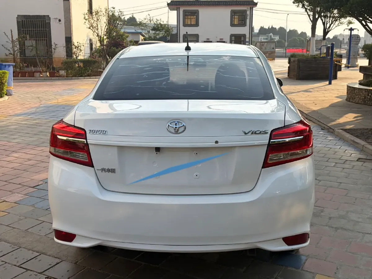 2017 Toyota Yaris L 1.5L 107HP L4 5MT,autocango,china used car exporter,china ev exporter,chinese used car exporter,chinese used ev exporter