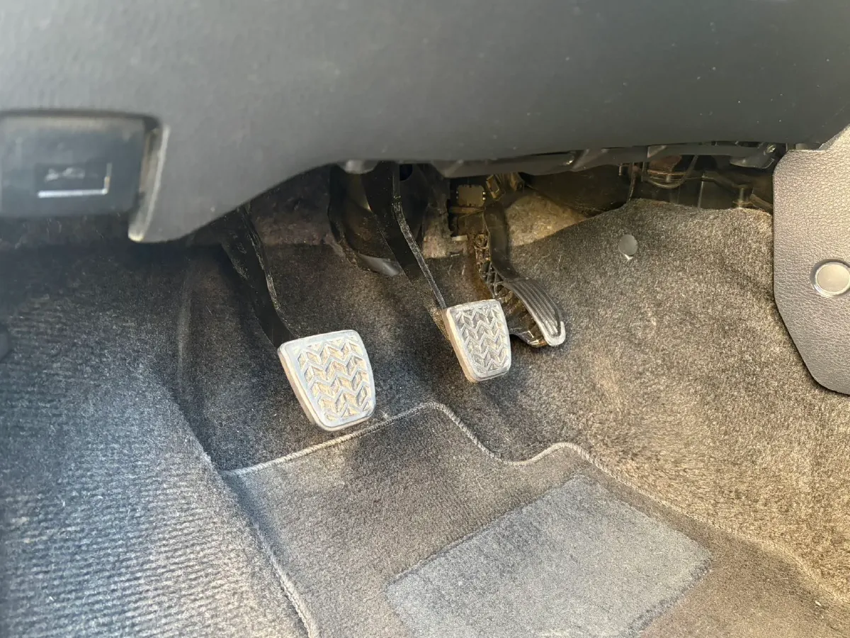 2017 Toyota Yaris L 1.5L 107HP L4 5MT,autocango,china used car exporter,china ev exporter,chinese used car exporter,chinese used ev exporter