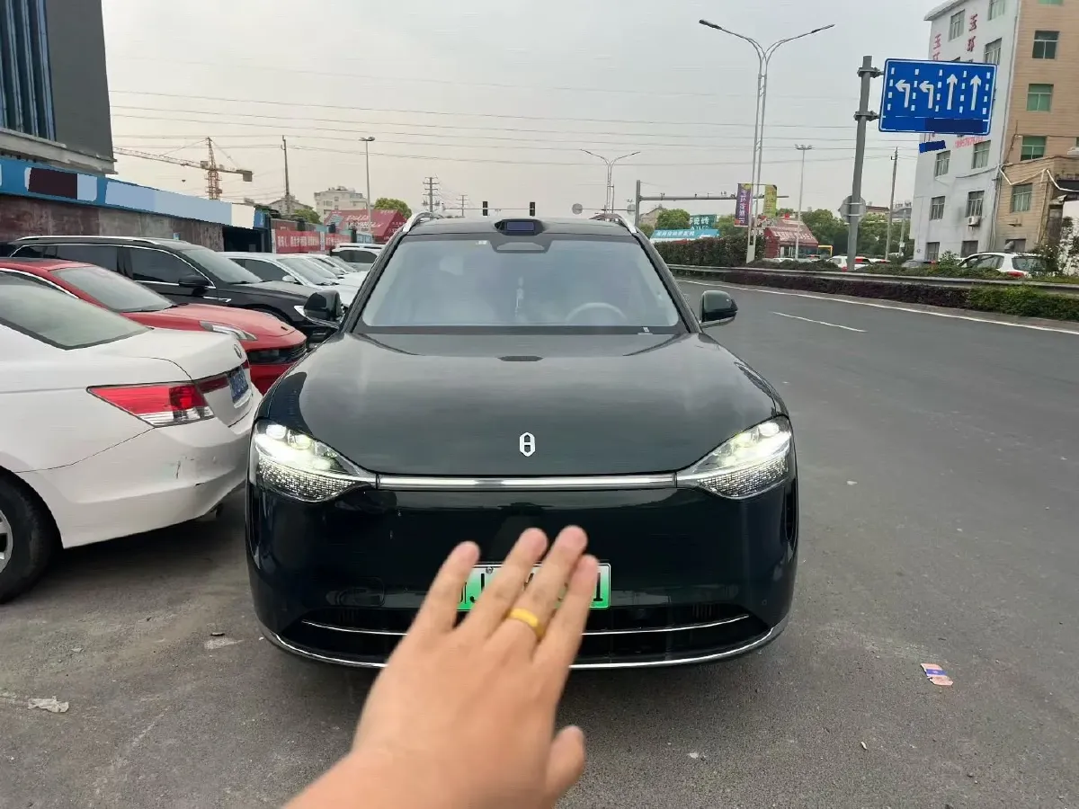 2024 AITO AITO M9 1.5T 152HP L4 REEV 42KWH,autocango,china used car exporter,china ev exporter,chinese used car exporter,chinese used ev exporter