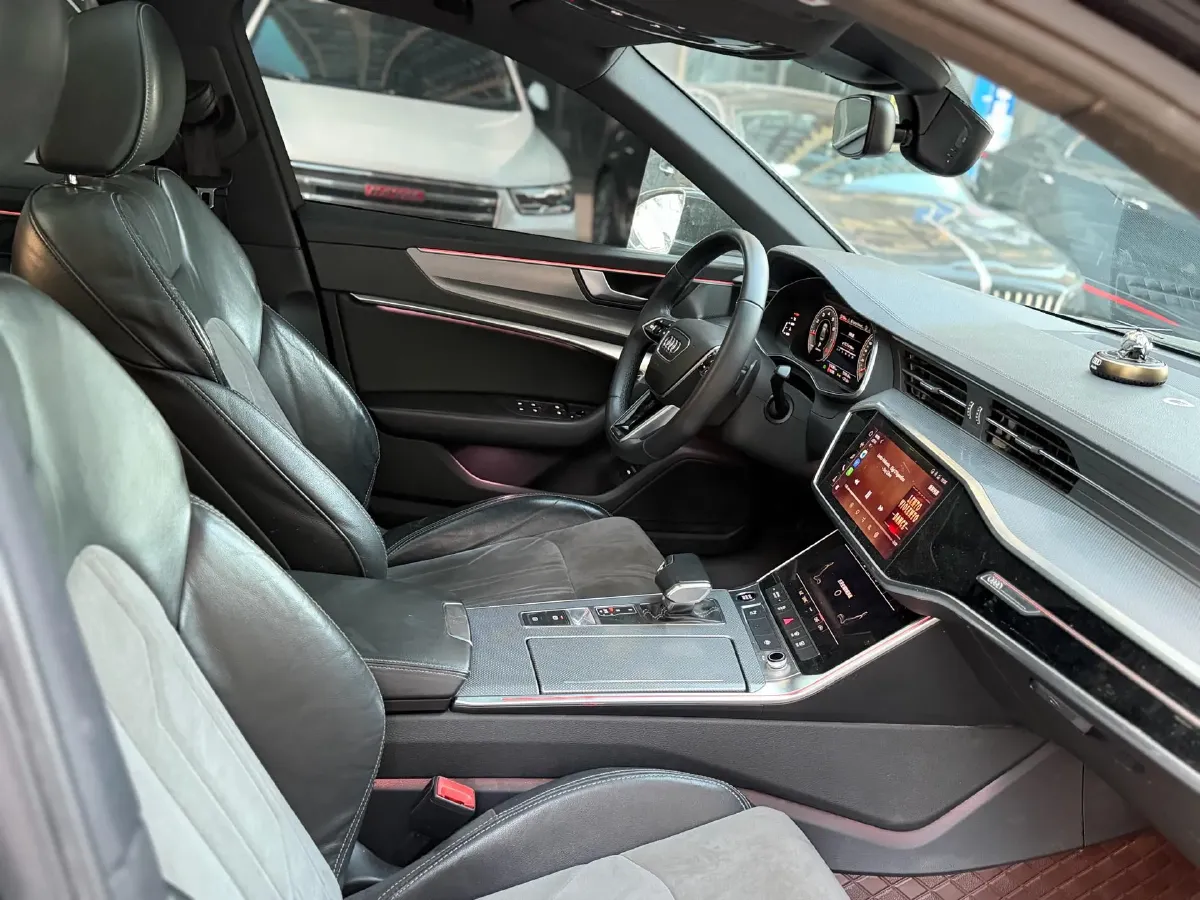 2022 Audi A6L 2.0T 224HP L4 7DCT,autocango,china used car exporter,china ev exporter,chinese used car exporter,chinese used ev exporter