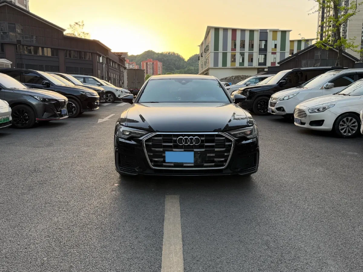 2022 Audi A6L 2.0T 224HP L4 7DCT,autocango,china used car exporter,china ev exporter,chinese used car exporter,chinese used ev exporter