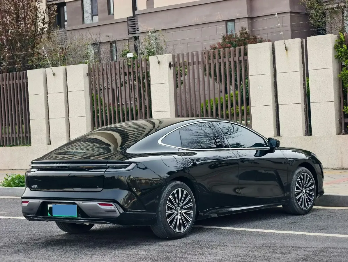 2025 Geely Galaxy Starshine 8 1.5L 112HP L4 1DHT PHEV,autocango,china used car exporter,china ev exporter,chinese used car exporter,chinese used ev exporter