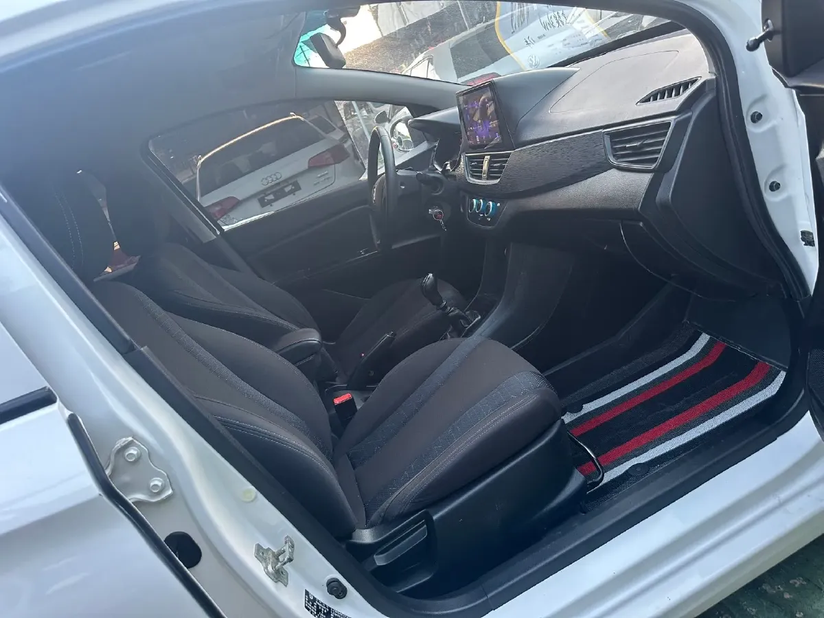 2017 BaoJun 310W 1.2L 82HP L4 6MT,autocango,china used car exporter,china ev exporter,chinese used car exporter,chinese used ev exporter