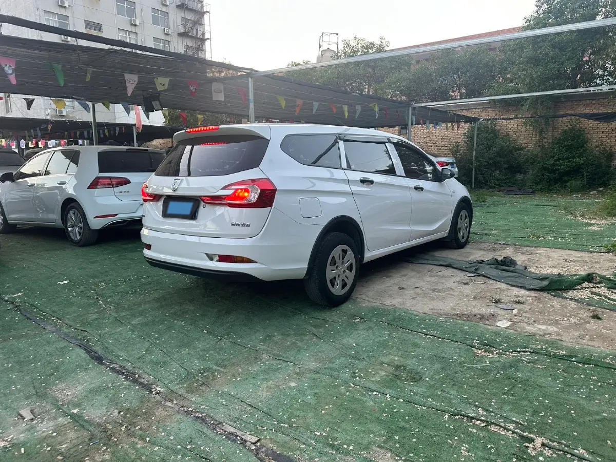 2017 BaoJun 310W 1.2L 82HP L4 6MT,autocango,china used car exporter,china ev exporter,chinese used car exporter,chinese used ev exporter