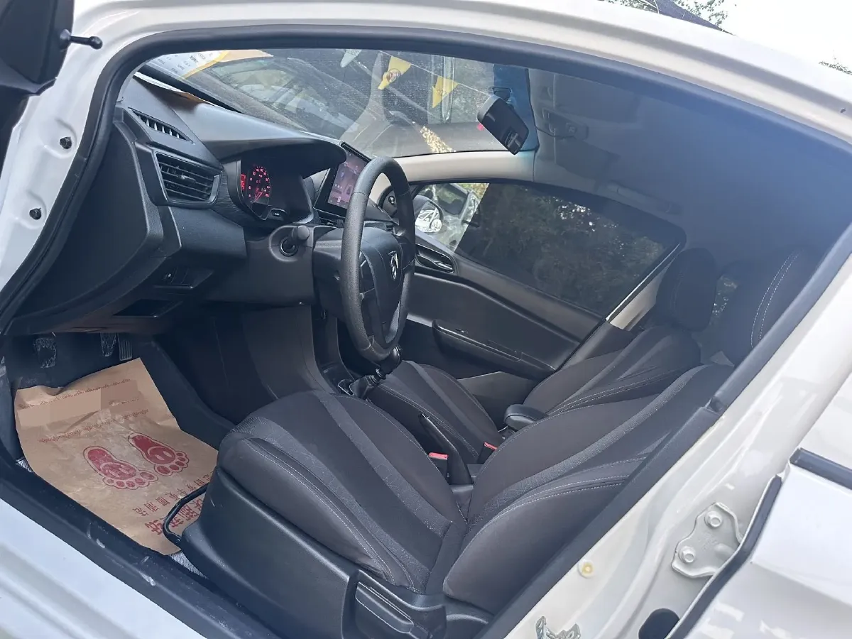 2017 BaoJun 310W 1.2L 82HP L4 6MT,autocango,china used car exporter,china ev exporter,chinese used car exporter,chinese used ev exporter