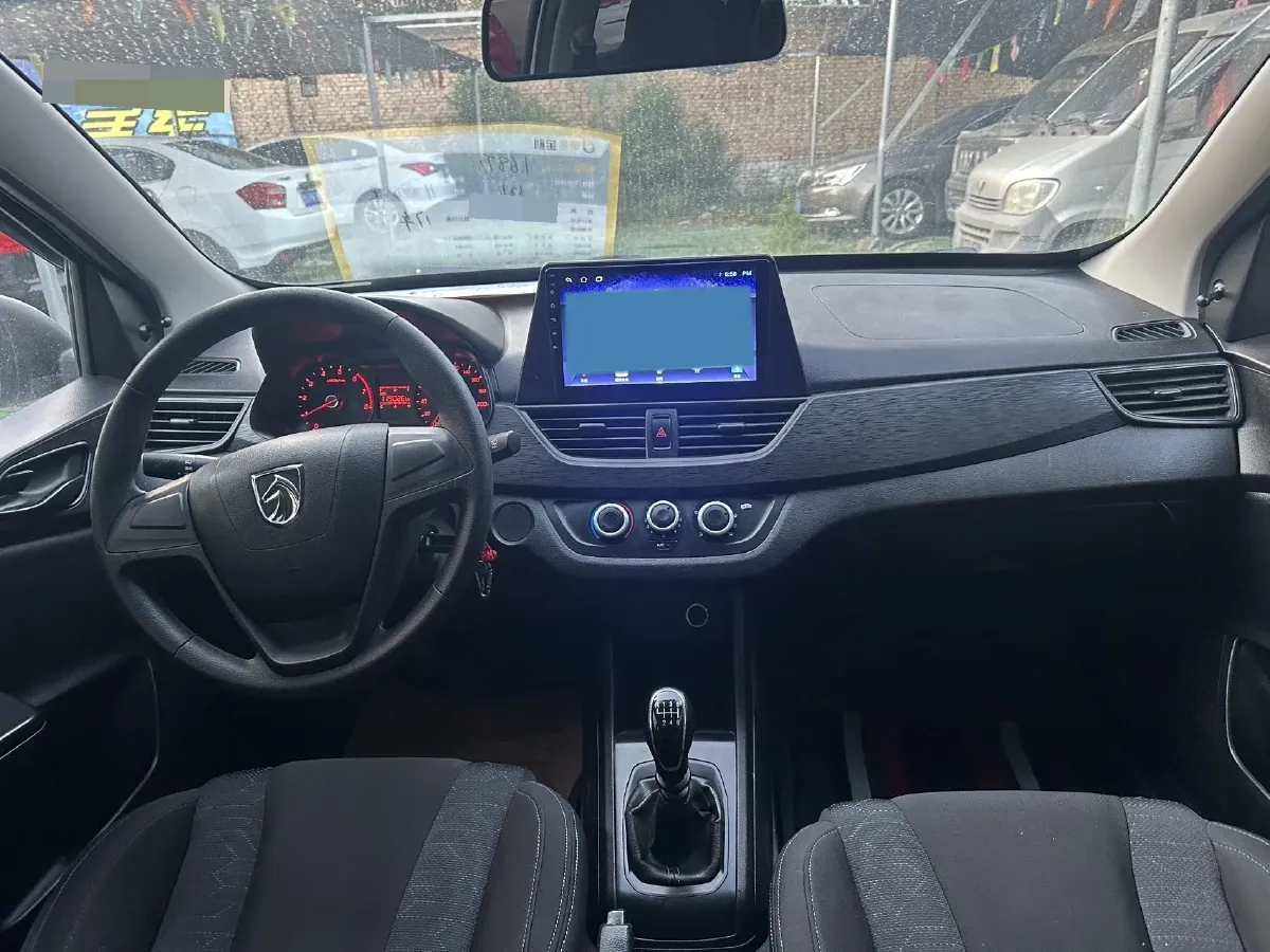 2017 BaoJun 310W 1.2L 82HP L4 6MT,autocango,china used car exporter,china ev exporter,chinese used car exporter,chinese used ev exporter