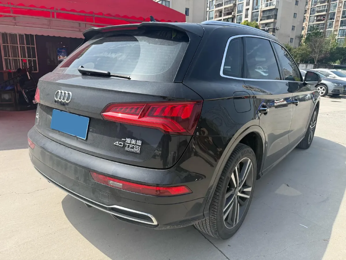 2020 Audi Q5L 2.0T 190HP L4 7DCT,autocango,china used car exporter,china ev exporter,chinese used car exporter,chinese used ev exporter