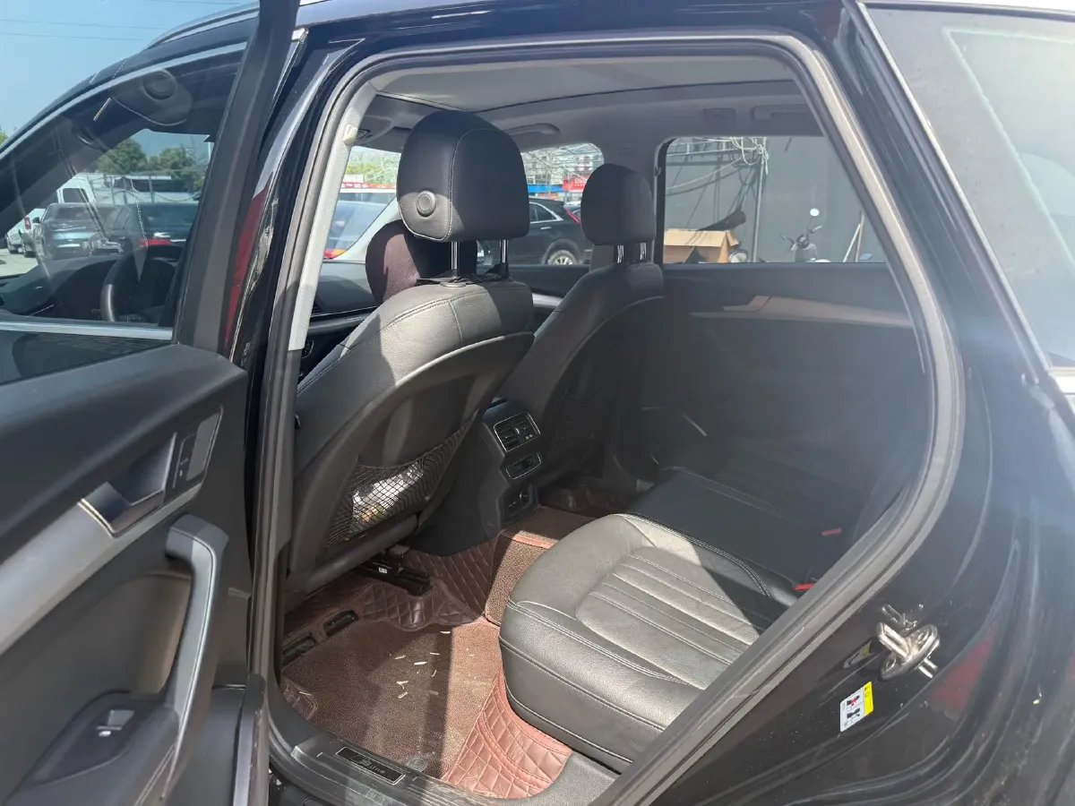 2020 Audi Q5L 2.0T 190HP L4 7DCT,autocango,china used car exporter,china ev exporter,chinese used car exporter,chinese used ev exporter