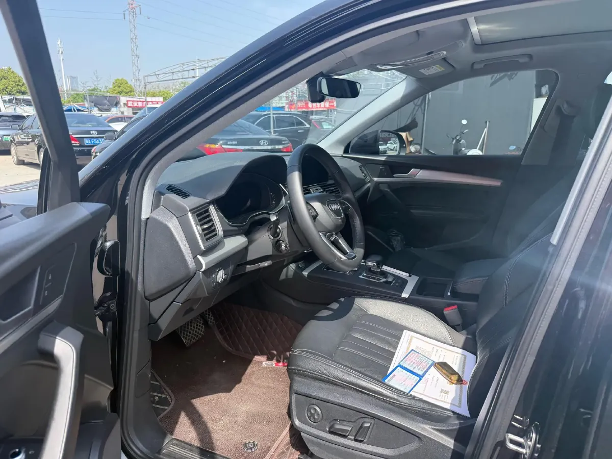 2020 Audi Q5L 2.0T 190HP L4 7DCT,autocango,china used car exporter,china ev exporter,chinese used car exporter,chinese used ev exporter