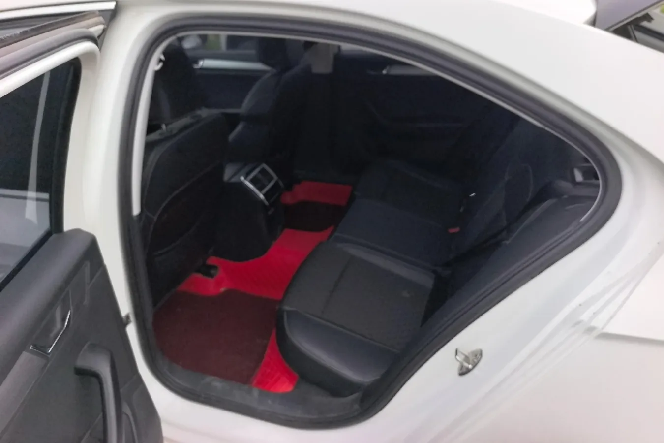 2018 Skoda Superb 1.8T 180HP L4 7DCT,autocango,china used car exporter,china ev exporter,chinese used car exporter,chinese used ev exporter