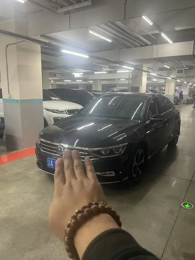 2023 Volkswagen Magotan 2.0T 186HP L4 7DCT,autocango,china used car exporter,china ev exporter,chinese used car exporter,chinese used ev exporter