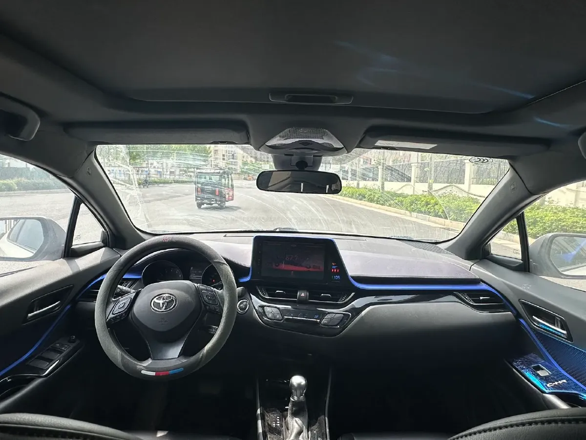 2018 Toyota C-HR 2.0L 171HP L4 CVT,autocango,china used car exporter,china ev exporter,chinese used car exporter,chinese used ev exporter