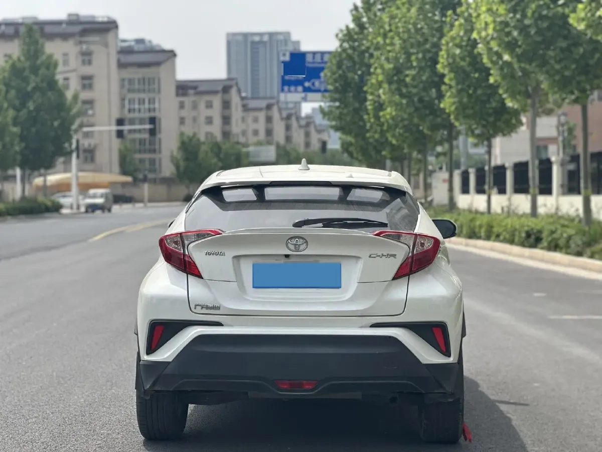 2018 Toyota C-HR 2.0L 171HP L4 CVT,autocango,china used car exporter,china ev exporter,chinese used car exporter,chinese used ev exporter
